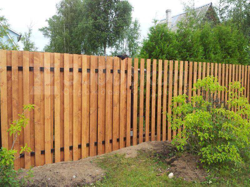 Сколько стоит построить забор из дерева и от чего зависит стоимость